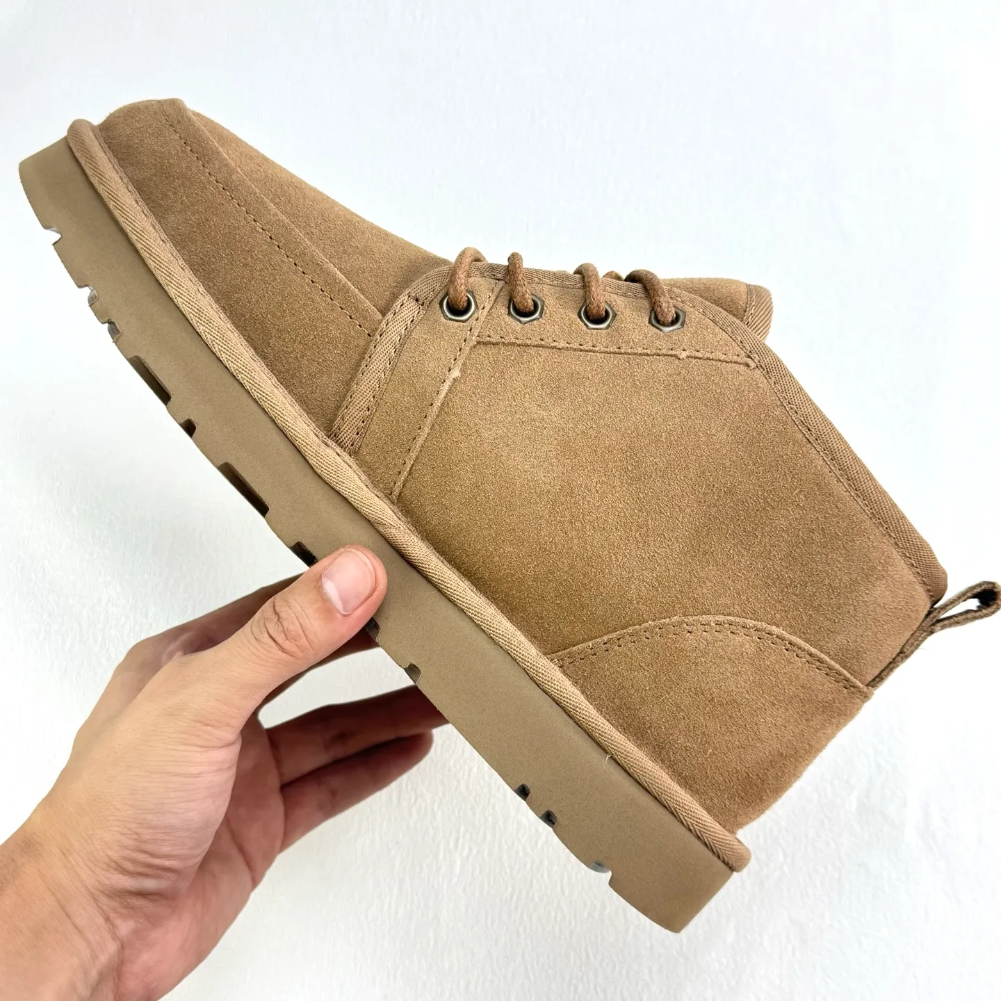 💰600 1163095 Newm zipper shell. Classic Newm series. Upgraded side zipper style for easy putting on and taking off. High satin smooth cow suede material. It won’t freeze your feet in the winter. You must arrange the hair adding. Size: 39 40 41 42 43 44 45